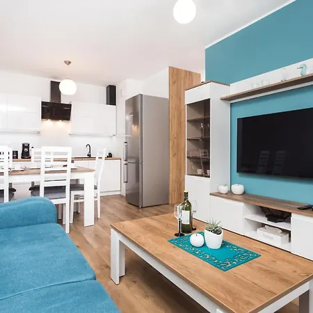 Apartment Of The Kings - Wolf *